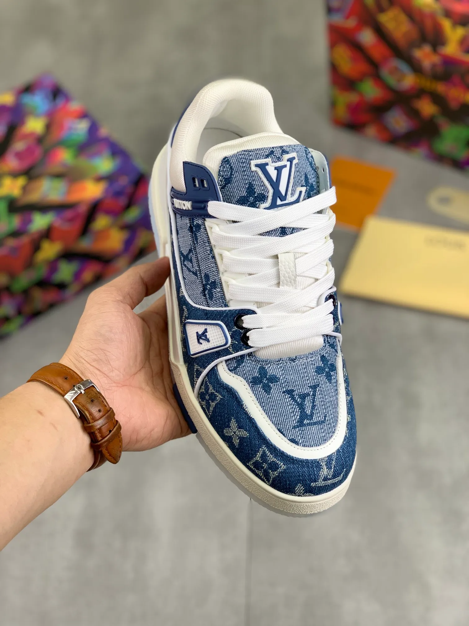 Men's men's shoes 💰P540 New style 💰💎💎Latest color High version 2025Louis*Vuitto* LV Traine Catwalk TRAINER outsole and fabric private model A shoe that definitely costs a lot of money and effort. This series was designed after the arrival of Vifgil. It is favored by many fans every season. Original TPU outsole Original packaging Men's size: 38-45 (46 can be customized) Color: 2️⃣ colors available (available from stock, super fast delivery)